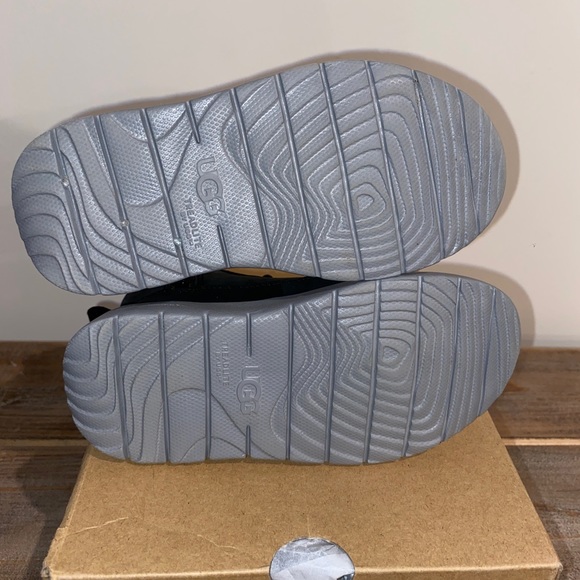 UGG Canoe Weather Toddler Boy’s Sz: 10 NEW - Picture 7 of 9